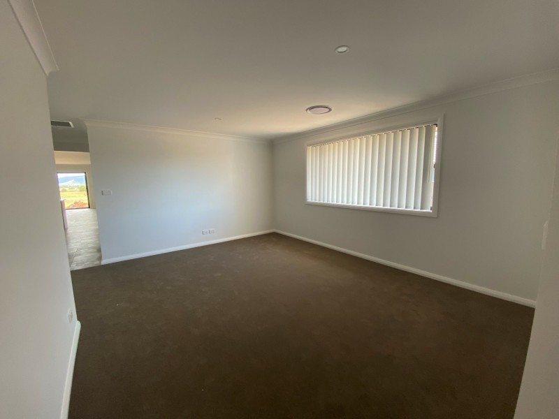 24 Grand Meadows Drive, North Tamworth NSW 2340