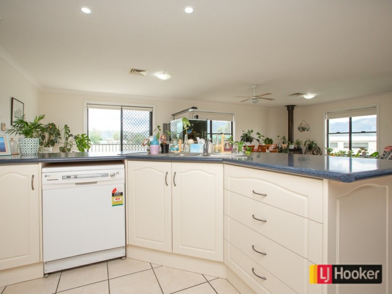 7 Banksia Close, Kootingal NSW 2352