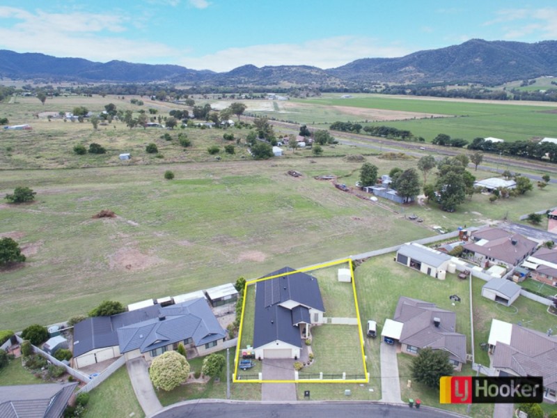 7 Banksia Close, Kootingal NSW 2352