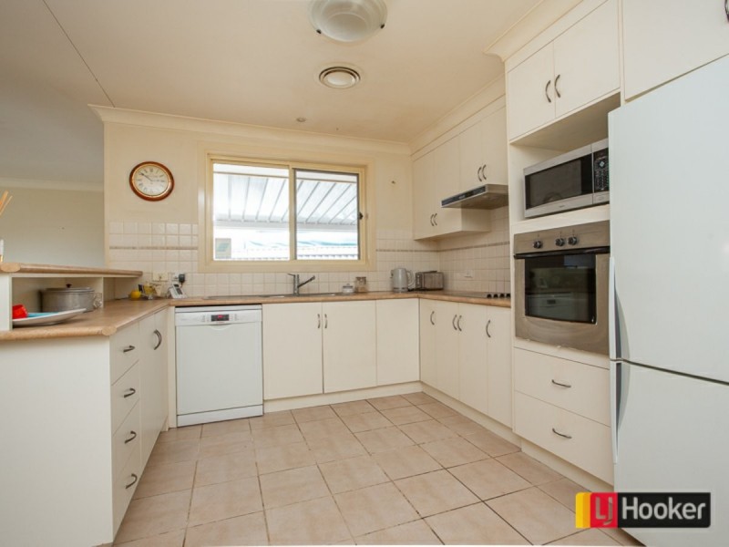 31 Illoura Street, Hillvue NSW 2340