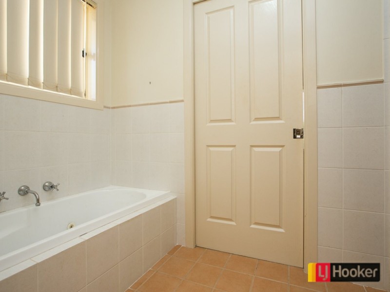 31 Illoura Street, Hillvue NSW 2340