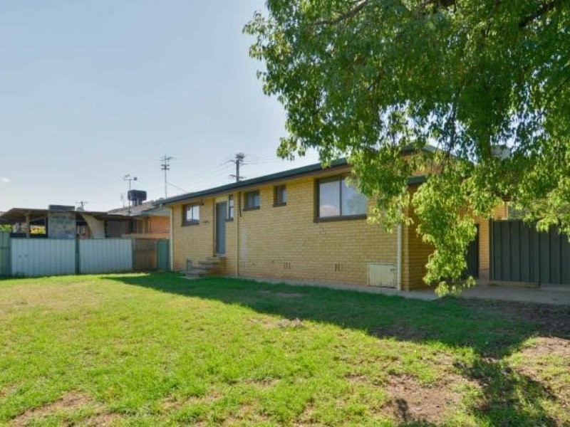 111 Manilla Road, Tamworth NSW 2340