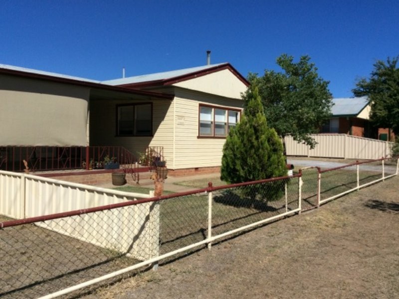 2/2 Begonia Street, Tamworth NSW 2340