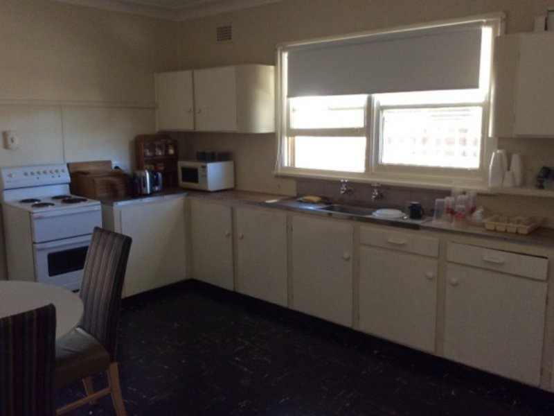 2/2 Begonia Street, Tamworth NSW 2340