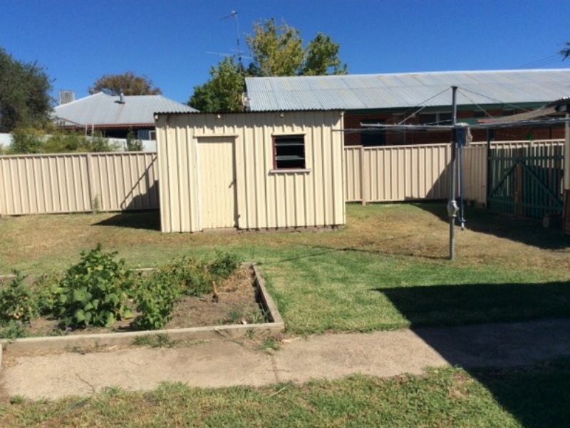 2/2 Begonia Street, Tamworth NSW 2340