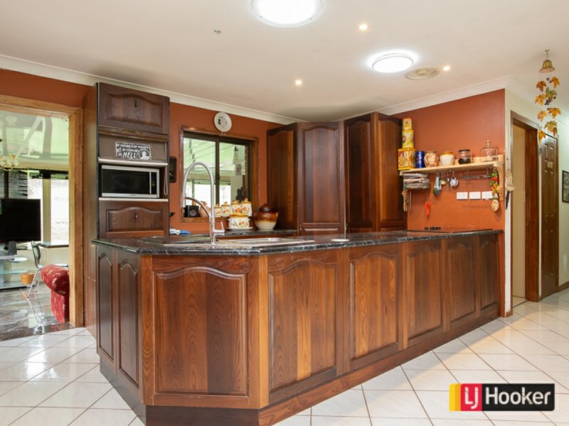 11 Joshua Place, Moore Creek NSW 2340