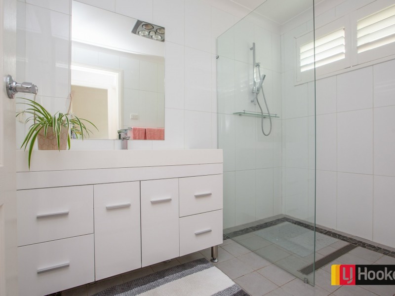 16 Waree Drive, Hillvue NSW 2340
