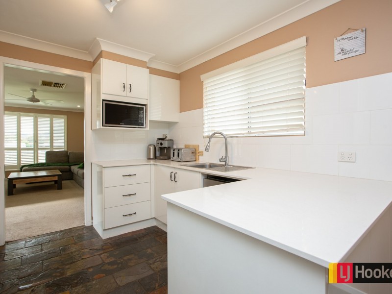 8 Robey Street, Kootingal NSW 2352