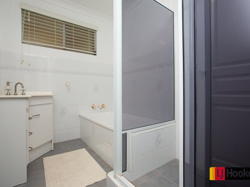 8 Robey Street, Kootingal NSW 2352