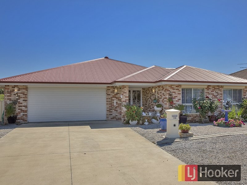 58 Harrier Parade, Tamworth NSW 2340