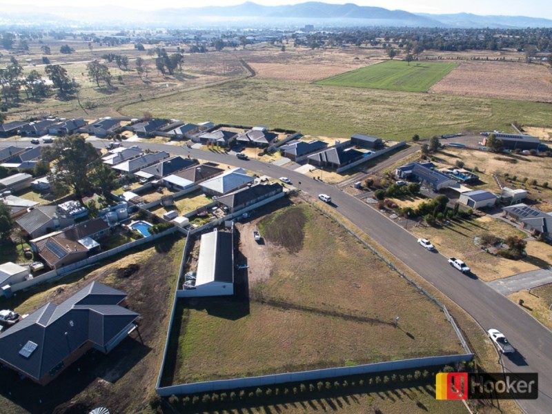 40 Nowland Crescent, Westdale NSW 2340