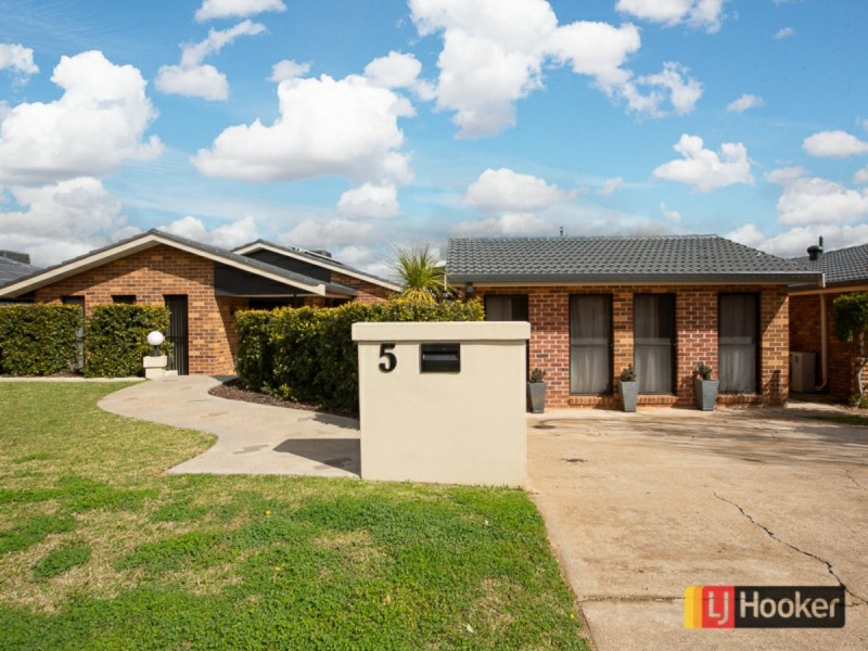 5 Camira Crescent, Hillvue NSW 2340