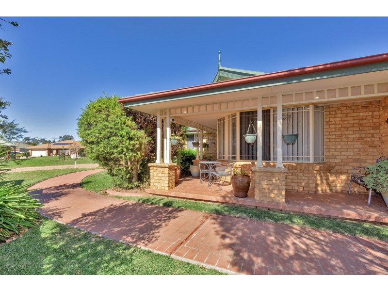 13 Eureka Place, Tamworth NSW 2340
