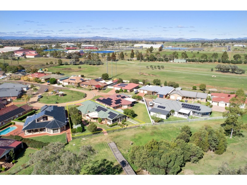 13 Eureka Place, Tamworth NSW 2340