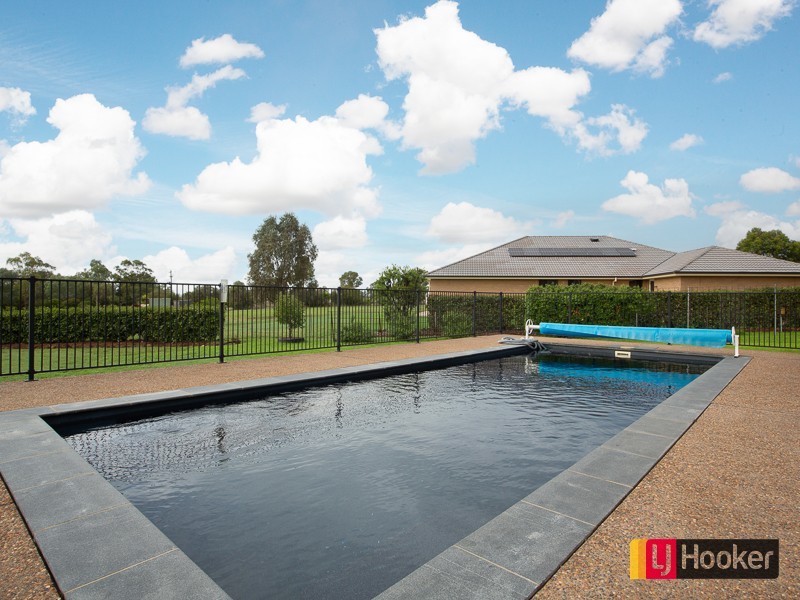 13 Landsborough Close, Westdale NSW 2340