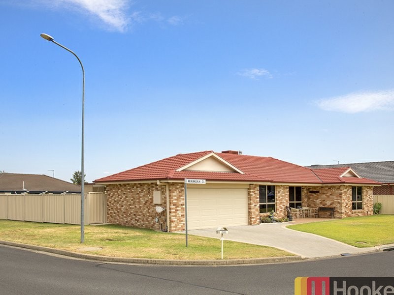 1 Minimbah Close, Hillvue NSW 2340