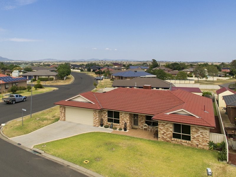 1 Minimbah Close, Hillvue NSW 2340