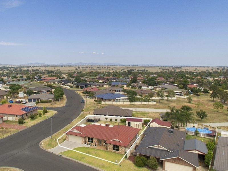 1 Minimbah Close, Hillvue NSW 2340