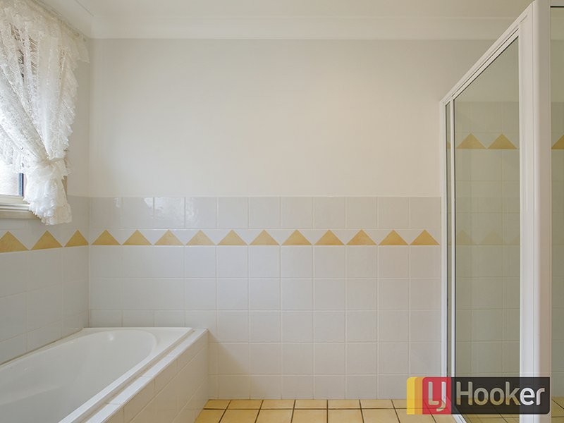 1 Minimbah Close, Hillvue NSW 2340