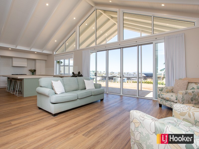 11 Potts Parade, Moore Creek NSW 2340