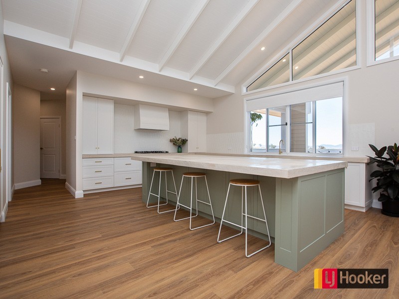 11 Potts Parade, Moore Creek NSW 2340