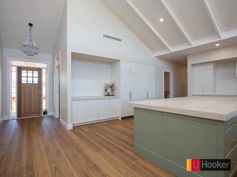 11 Potts Parade, Moore Creek NSW 2340