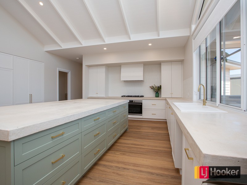 11 Potts Parade, Moore Creek NSW 2340