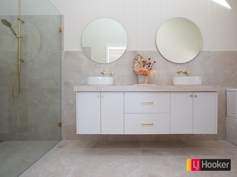 11 Potts Parade, Moore Creek NSW 2340