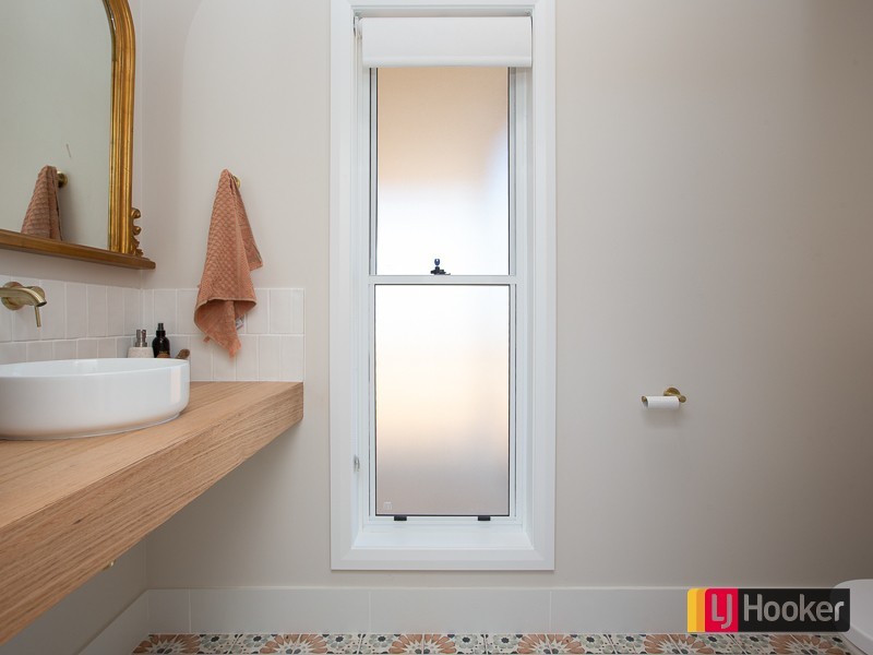 11 Potts Parade, Moore Creek NSW 2340