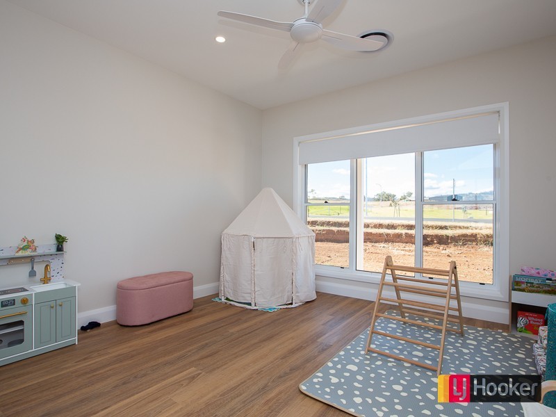 11 Potts Parade, Moore Creek NSW 2340