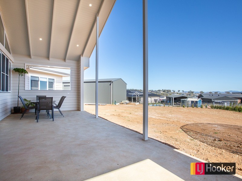 11 Potts Parade, Moore Creek NSW 2340