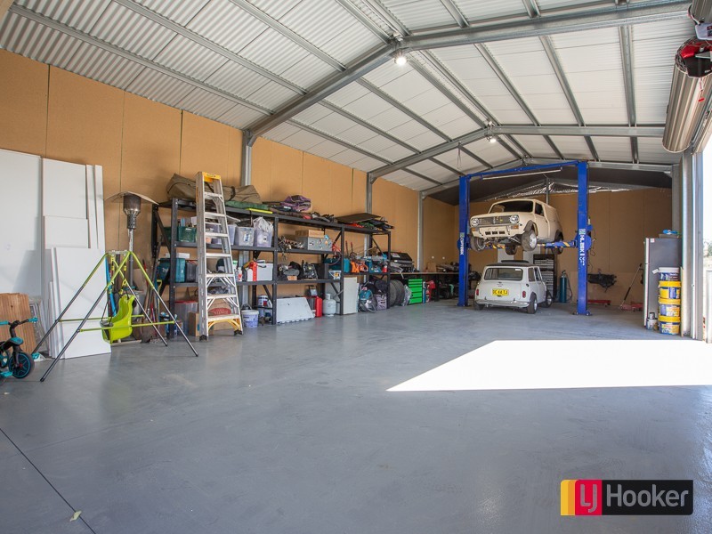 11 Potts Parade, Moore Creek NSW 2340