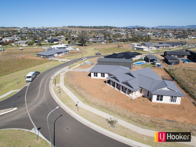 11 Potts Parade, Moore Creek NSW 2340