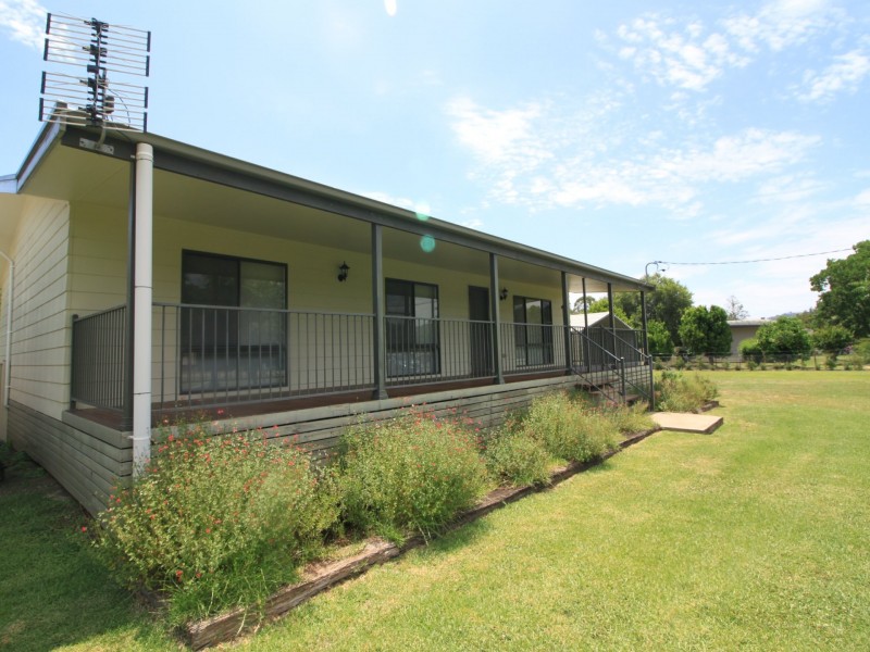 33-35 Fredrick Street, Woolomin NSW 2340