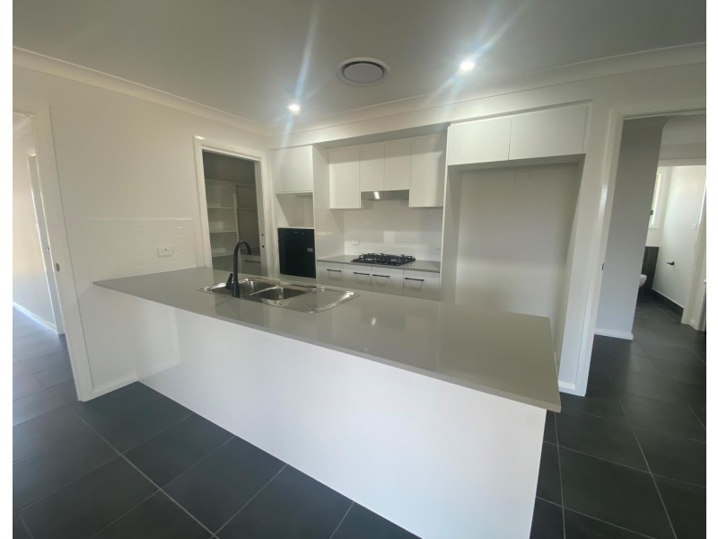 8 Baudin Street, Westdale NSW 2340