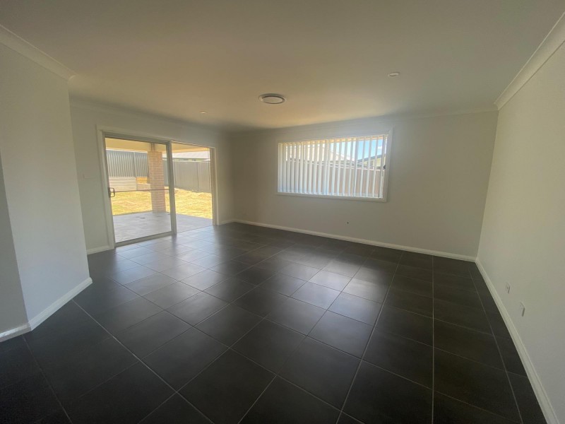 8 Baudin Street, Westdale NSW 2340