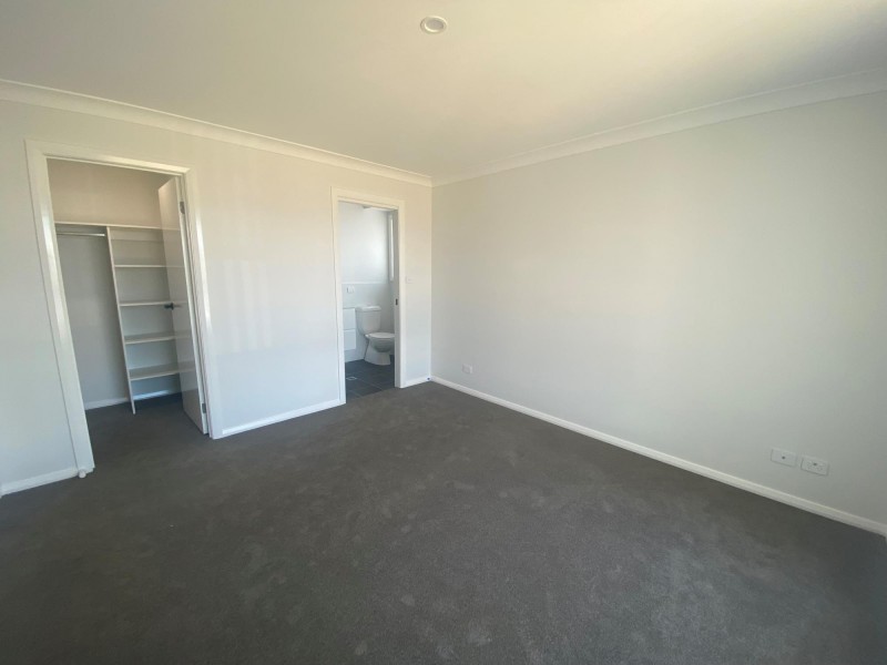 8 Baudin Street, Westdale NSW 2340