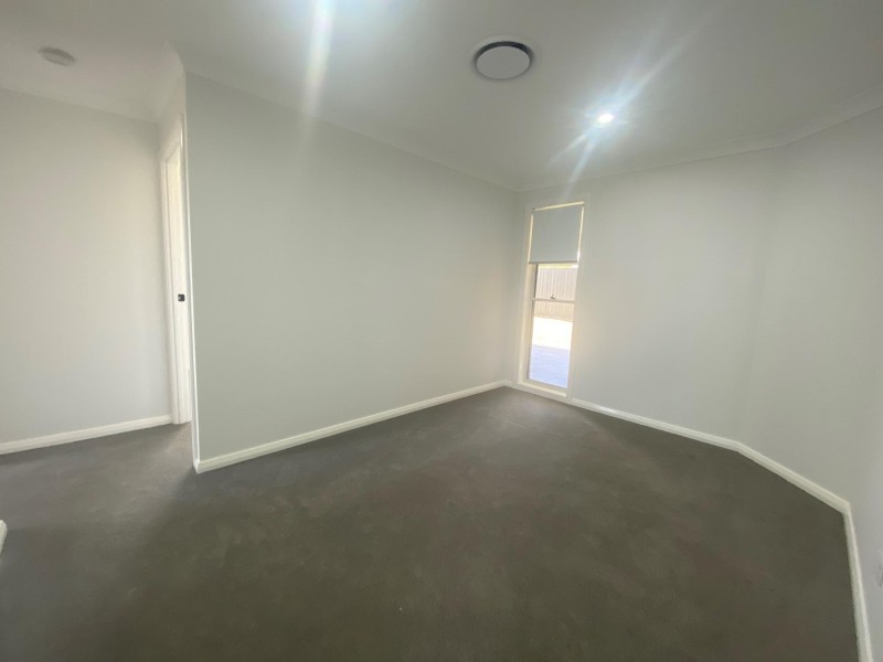 8 Baudin Street, Westdale NSW 2340