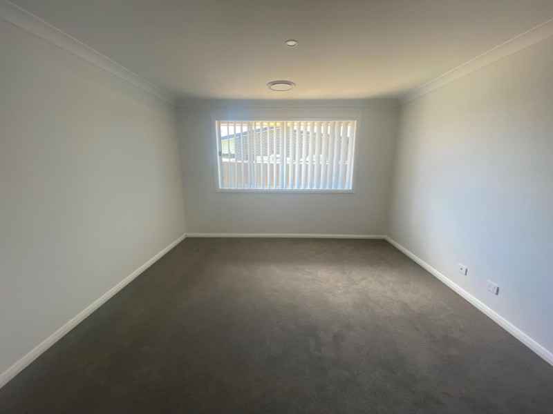 8 Baudin Street, Westdale NSW 2340