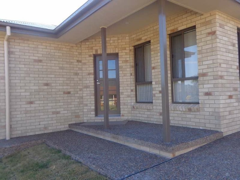 1/8 Lindon Crescent, Kootingal NSW 2352