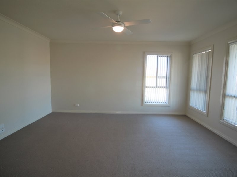 1/8 Lindon Crescent, Kootingal NSW 2352