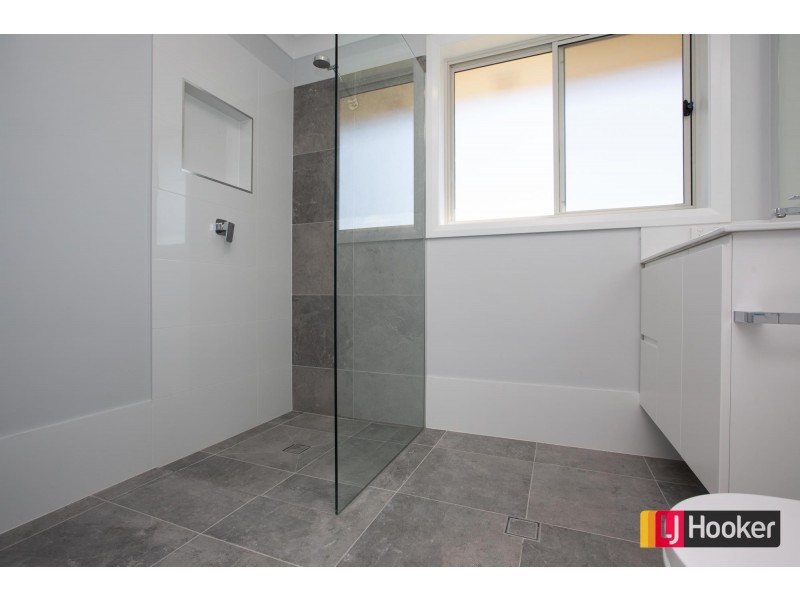 1 Francis Ave, North Tamworth NSW 2340