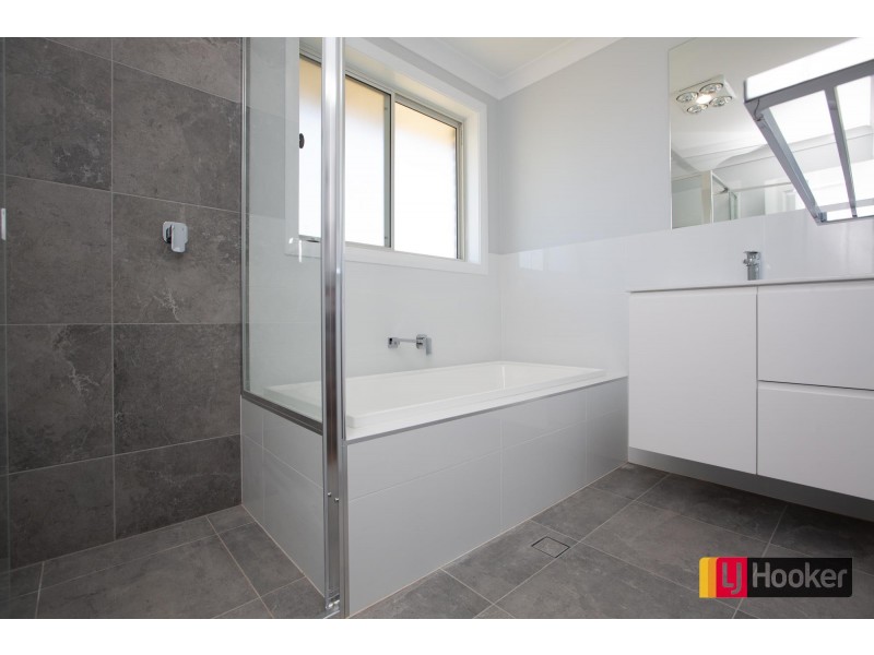 1 Francis Ave, North Tamworth NSW 2340