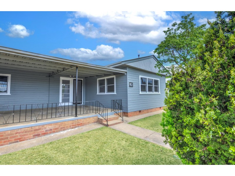 2/2 Begonia Street, South Tamworth NSW 2340