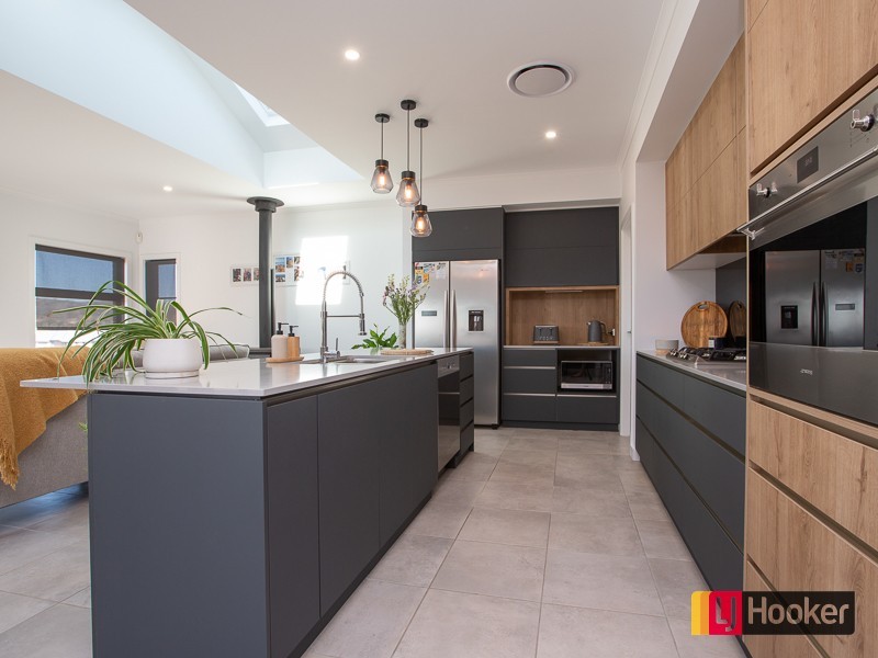 27 Jubata Drive, Moore Creek NSW 2340