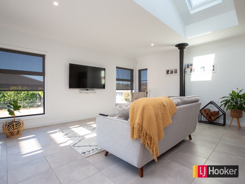 27 Jubata Drive, Moore Creek NSW 2340