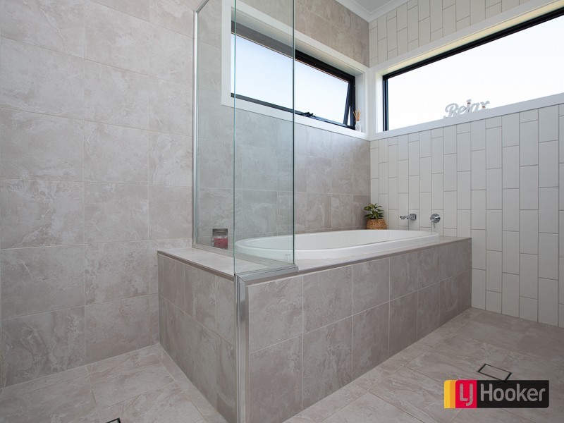 27 Jubata Drive, Moore Creek NSW 2340