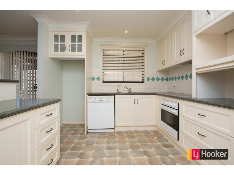 1/2 The Mews, Hillvue NSW 2340