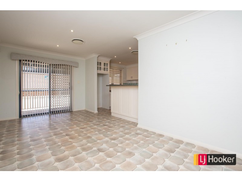 1/2 The Mews, Hillvue NSW 2340