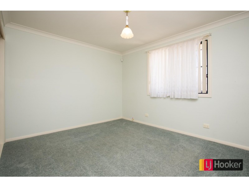 1/2 The Mews, Hillvue NSW 2340